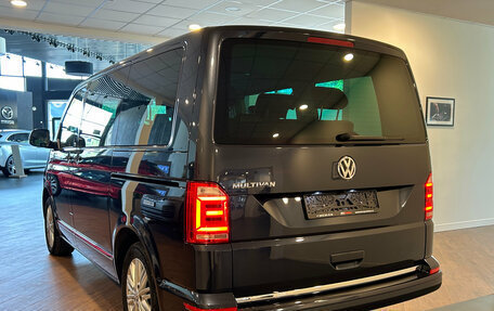 Volkswagen Multivan T6 рестайлинг, 2019 год, 4 000 000 рублей, 2 фотография