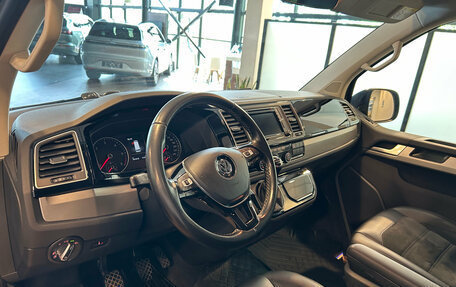 Volkswagen Multivan T6 рестайлинг, 2019 год, 4 000 000 рублей, 13 фотография