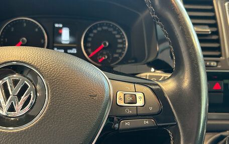 Volkswagen Multivan T6 рестайлинг, 2019 год, 4 000 000 рублей, 15 фотография