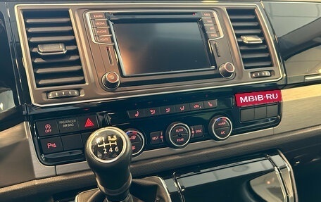 Volkswagen Multivan T6 рестайлинг, 2019 год, 4 000 000 рублей, 14 фотография