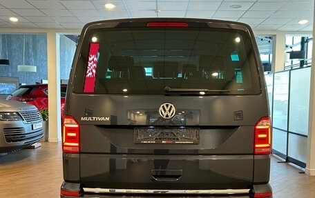 Volkswagen Multivan T6 рестайлинг, 2019 год, 4 000 000 рублей, 3 фотография