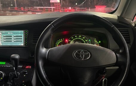 Toyota ISis I, 2005 год, 440 000 рублей, 1 фотография