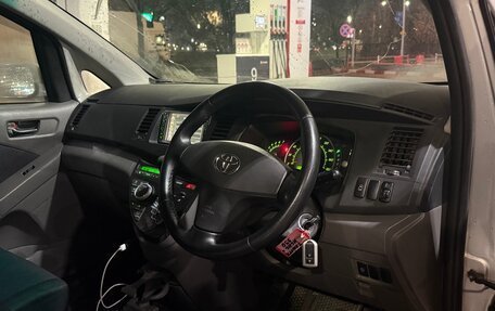 Toyota ISis I, 2005 год, 440 000 рублей, 8 фотография