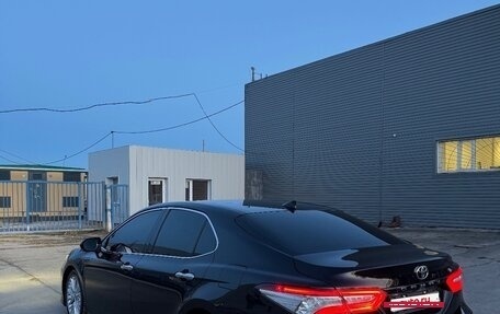 Toyota Camry, 2018 год, 2 800 000 рублей, 4 фотография