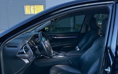 Toyota Camry, 2018 год, 2 800 000 рублей, 9 фотография