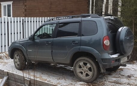 Chevrolet Niva I рестайлинг, 2011 год, 550 000 рублей, 3 фотография