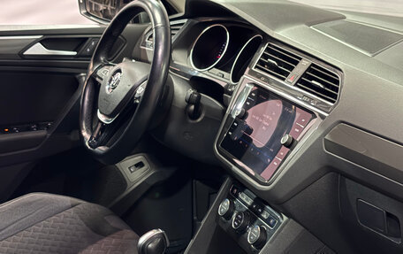 Volkswagen Tiguan II, 2018 год, 2 379 000 рублей, 3 фотография