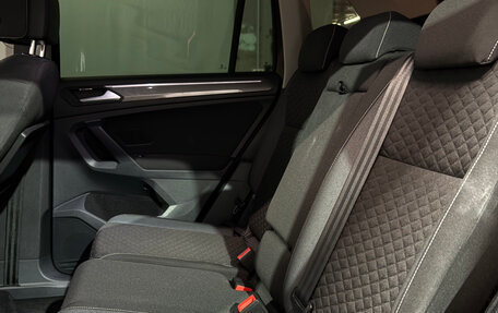 Volkswagen Tiguan II, 2018 год, 2 379 000 рублей, 15 фотография