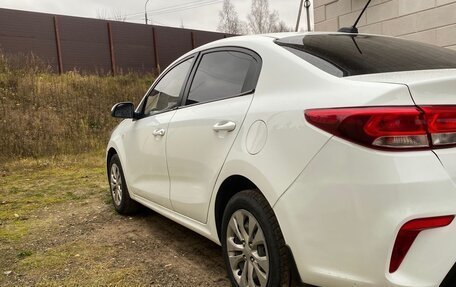 KIA Rio IV, 2018 год, 850 000 рублей, 2 фотография