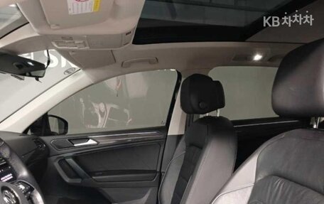 Volkswagen Tiguan II, 2022 год, 2 250 000 рублей, 10 фотография