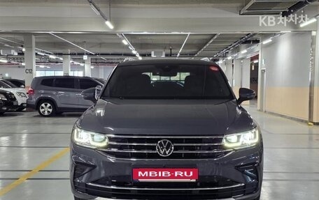 Volkswagen Tiguan II, 2022 год, 2 250 000 рублей, 2 фотография