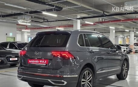 Volkswagen Tiguan II, 2022 год, 2 250 000 рублей, 6 фотография