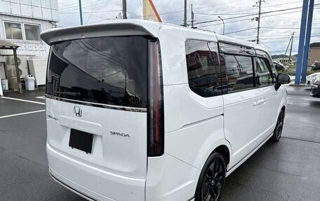 Honda Stepwgn, 2022 год, 2 300 000 рублей, 5 фотография