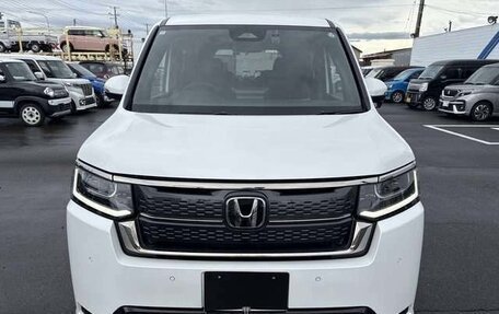 Honda Stepwgn, 2022 год, 2 300 000 рублей, 2 фотография