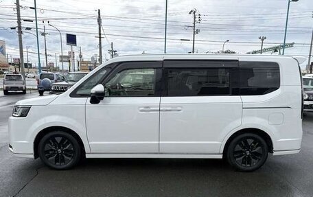 Honda Stepwgn, 2022 год, 2 300 000 рублей, 8 фотография