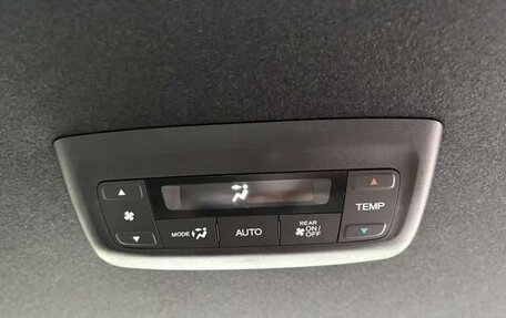 Honda Stepwgn, 2022 год, 2 300 000 рублей, 14 фотография