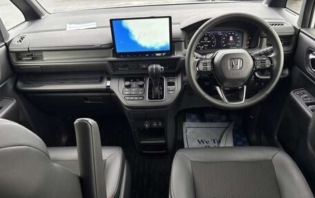 Honda Stepwgn, 2022 год, 2 300 000 рублей, 16 фотография