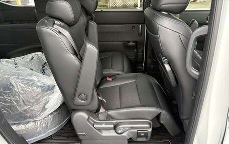 Honda Stepwgn, 2022 год, 2 300 000 рублей, 18 фотография