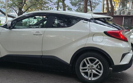 Toyota C-HR I рестайлинг, 2019 год, 2 450 000 рублей, 3 фотография