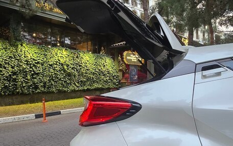 Toyota C-HR I рестайлинг, 2019 год, 2 450 000 рублей, 12 фотография