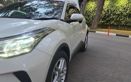 Toyota C-HR I рестайлинг, 2019 год, 2 450 000 рублей, 9 фотография