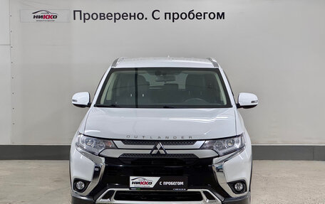 Mitsubishi Outlander III рестайлинг 3, 2020 год, 2 300 000 рублей, 2 фотография