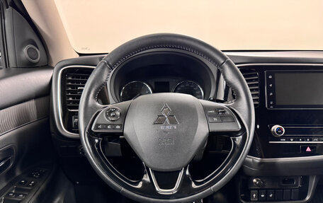 Mitsubishi Outlander III рестайлинг 3, 2020 год, 2 300 000 рублей, 10 фотография