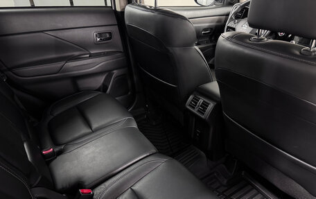 Mitsubishi Outlander III рестайлинг 3, 2020 год, 2 300 000 рублей, 19 фотография