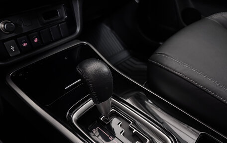 Mitsubishi Outlander III рестайлинг 3, 2020 год, 2 300 000 рублей, 18 фотография