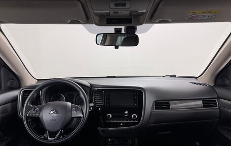 Mitsubishi Outlander III рестайлинг 3, 2020 год, 2 300 000 рублей, 7 фотография