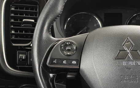 Mitsubishi Outlander III рестайлинг 3, 2020 год, 2 300 000 рублей, 11 фотография