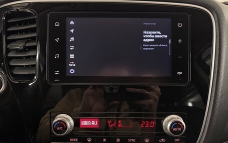 Mitsubishi Outlander III рестайлинг 3, 2020 год, 2 300 000 рублей, 14 фотография