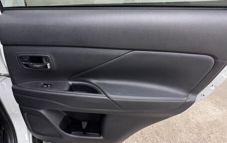 Mitsubishi Outlander III рестайлинг 3, 2020 год, 2 300 000 рублей, 24 фотография