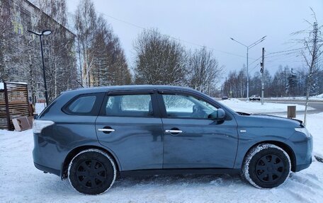 Mitsubishi Outlander III рестайлинг 3, 2014 год, 1 060 000 рублей, 10 фотография