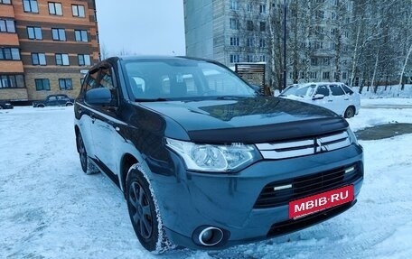 Mitsubishi Outlander III рестайлинг 3, 2014 год, 1 060 000 рублей, 4 фотография
