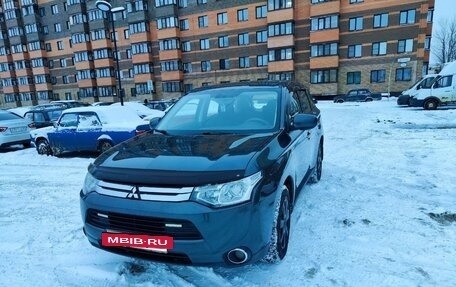 Mitsubishi Outlander III рестайлинг 3, 2014 год, 1 060 000 рублей, 2 фотография