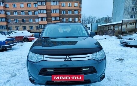 Mitsubishi Outlander III рестайлинг 3, 2014 год, 1 060 000 рублей, 3 фотография