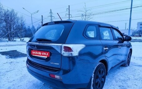 Mitsubishi Outlander III рестайлинг 3, 2014 год, 1 060 000 рублей, 9 фотография