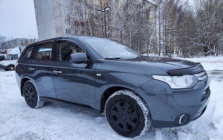 Mitsubishi Outlander III рестайлинг 3, 2014 год, 1 060 000 рублей, 11 фотография