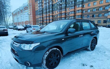 Mitsubishi Outlander III рестайлинг 3, 2014 год, 1 060 000 рублей, 12 фотография