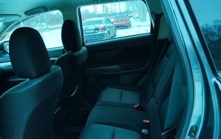 Mitsubishi Outlander III рестайлинг 3, 2014 год, 1 060 000 рублей, 15 фотография