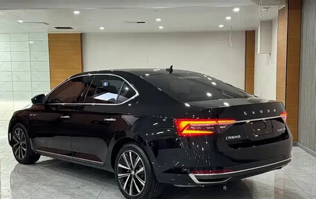 Skoda Superb III рестайлинг, 2024 год, 2 800 000 рублей, 5 фотография