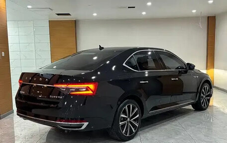 Skoda Superb III рестайлинг, 2024 год, 2 800 000 рублей, 3 фотография