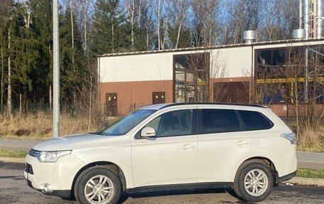 Mitsubishi Outlander III рестайлинг 3, 2013 год, 1 200 000 рублей, 2 фотография