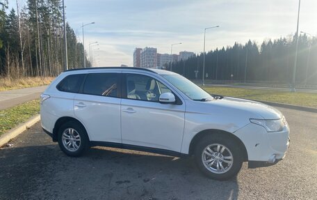 Mitsubishi Outlander III рестайлинг 3, 2013 год, 1 200 000 рублей, 5 фотография