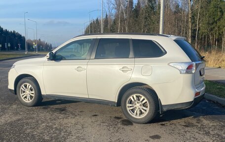 Mitsubishi Outlander III рестайлинг 3, 2013 год, 1 200 000 рублей, 7 фотография