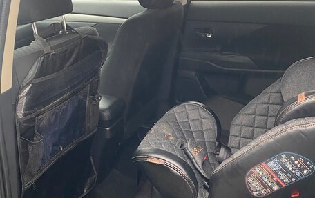 Mitsubishi Outlander III рестайлинг 3, 2013 год, 1 200 000 рублей, 10 фотография