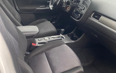 Mitsubishi Outlander III рестайлинг 3, 2013 год, 1 200 000 рублей, 12 фотография