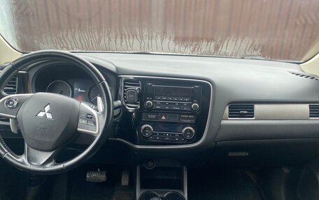 Mitsubishi Outlander III рестайлинг 3, 2013 год, 1 200 000 рублей, 14 фотография