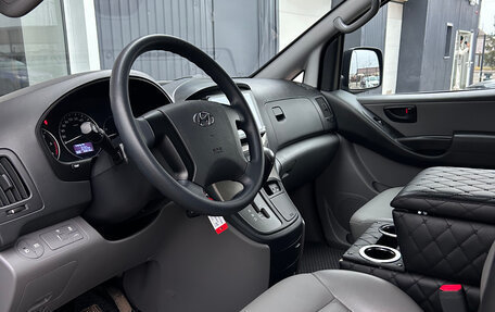 Hyundai Grand Starex Grand Starex I рестайлинг 2, 2017 год, 3 200 000 рублей, 9 фотография